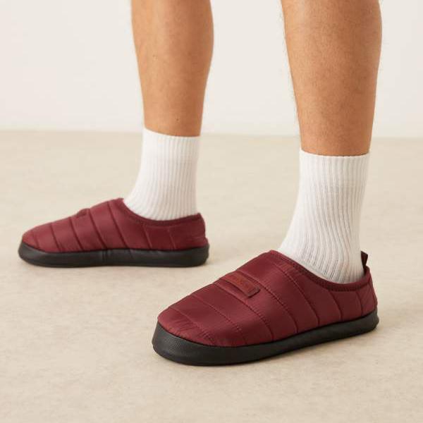 カルバンクラインジーンズ Calvin Klein Jeans カルバン・クラインのリップストップ パファー スリッパ..