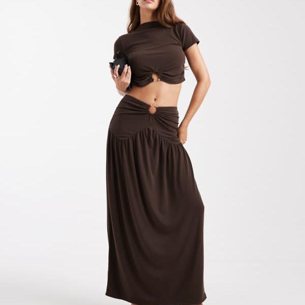 4th & Reckless ダブルレイヤー スリンキー ゴールドハードウェアディテール ドロップウエスト マキシスカート コーデ チョコレート スカート レディース 女性 インポートブランド 小さいサイズから大きいサイズまで