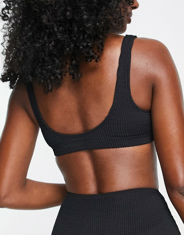 モンキ Monki MonkiMa-Lisポリエステルリブテクスチャークロップビキニトップブラック 水着 レディース 女性 インポートブランド 小さいサイズから大きいサイズまで