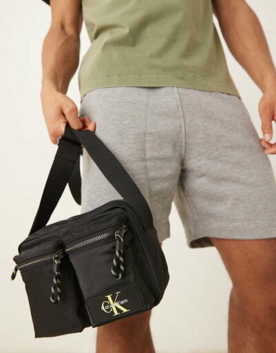 カルバンクラインジーンズ Calvin Klein Jeans カルバン・クライン・ジーンズのユーティリティカメラバッグ(ブラック) パンツ ボトム メンズ 男性 インポートブランド 小さいサイズから大きいサイズまで
