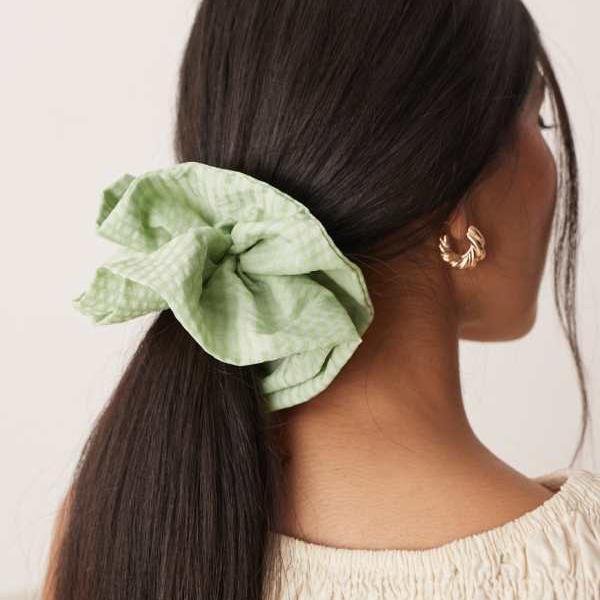 エイソス ASOS asos ASOS DESIGNのパステルグリーンのストライプ柄、3層テクスチャードシュシュ アクセサリー レディース 女性 インポートブラ...