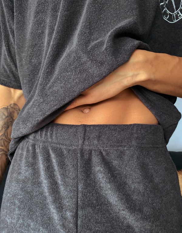 エイソス ASOS asos ASOSDESIGNラウンジタオルTシャツと刺繡ロゴ入りショートパジャマ トップス メンズ 男性 インポートブランド 小さいサイズから大きいサイズまで
