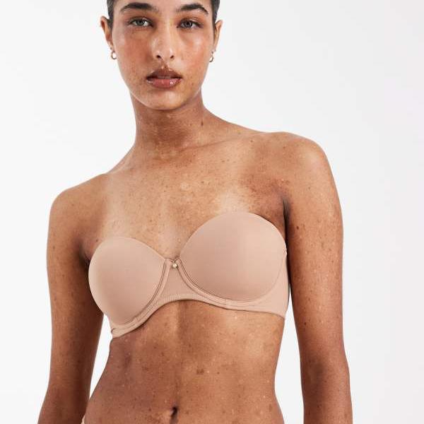 エイソス ASOS asos ASOS DESIGNのモールド加工マルチウェイストラップレスブラ（チャームディテール、エンボス加工ストラップ付き、ベージュ） 下着 レディース 女性 インポートブランド 小さいサイズから大きいサイズまで