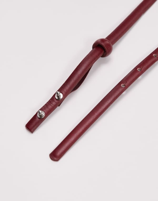 マンゴ MANGO Mango マンゴーのスリムレザーベルト。メタリックなディテールと調節可能な留め具付き。レッド ベルト レディース 女性 インポートブランド