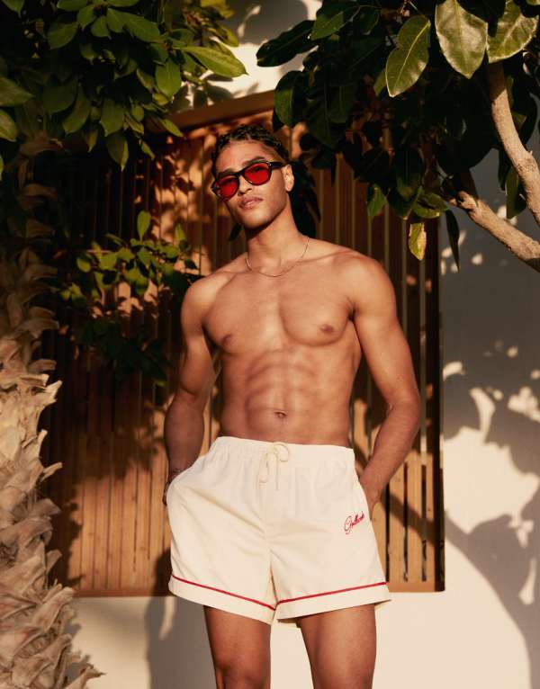 エイソス ASOS asos ASOS DESIGNのショート丈スイムショーツ（ニュートラルカラー、刺繍入り） 水着 メンズ 男性 インポートブランド 小さいサイズから大きいサイズまで