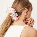 エイソス ASOS asos ASOS DESIGNのチェリープリントとコントラストのあるバインディングが特徴のオーバーサイズシュシュ(レッド) アクセサリー ...
