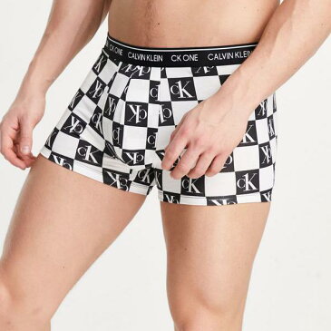カルバンクライン Calvin Klein 黒と白のロゴプリントのCKOneトランク アンダーウェア 下着 メンズ 男性 インポートブランド