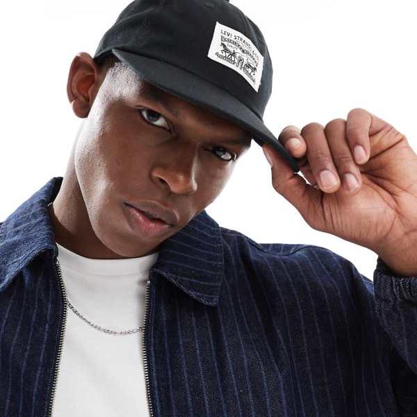 リーバイス Levi's リーバイスのヘリテージラベルロゴ入りリラックスダッドベースボールキャップ（ブラック） 帽子 メンズ 男性 インポートブランド