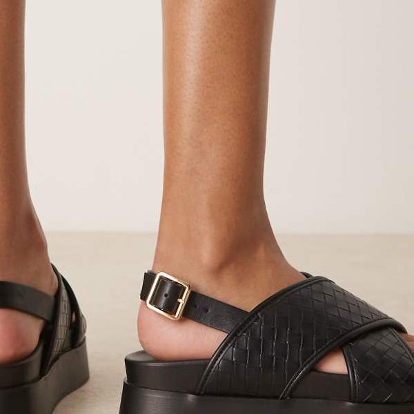 エイソス ASOS asos ASOS DESIGN フレイム織りクロスストラップフットベッドサンダル（ブラック） 靴 ..