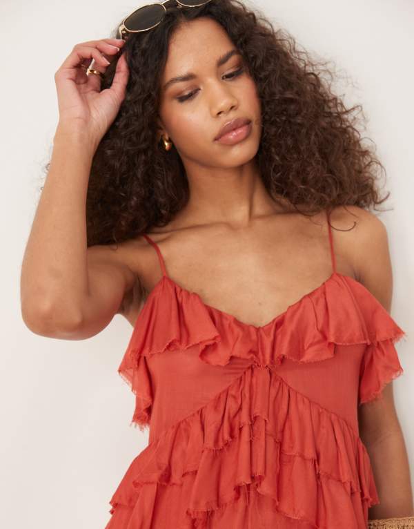 エイソス ASOS asos ASOS DESIGN ラッフル マイクロバスト ビスコース ジャンプスーツ（シャーリングバック、ラストカラー） オールインワン レディース 女性 インポートブランド 小さいサイズから大きいサイズまで