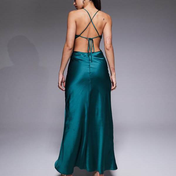 アリア・コーブのサテンキーホールディテールオープンストラップバックマキシドレス（エメラルド） ワ..