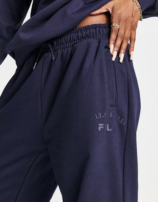 フィラ FILA Fila ネイビーのトーンブランディングを備えたフィラ特大ジョガー パンツ ボトム レディース 女性 インポートブランド 小さいサイズから大きいサイズまで