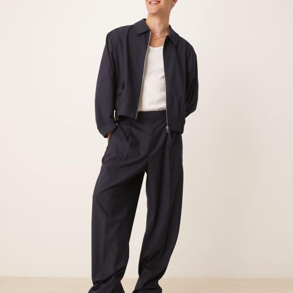 エイソス ASOS asos ASOS DESIGNのスマートなコーディネートプルオンワイドレッグパンツ(ネイビーのピンストライプ、伸縮性ウエスト) パンツ ボトム メンズ 男性 インポートブランド 小さいサイズから大きいサイズまで