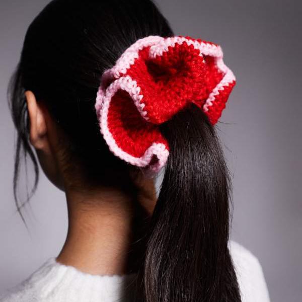 Kiwi & Co の手編み特大ピンクトリムシュシュ(赤) アクセサリー レディース 女性 インポートブランド