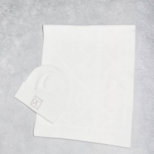 カルバンクラインジーンズ Calvin Klein Jeans カルバン・クライン・ジーンズのモノグラムビーニーとス..