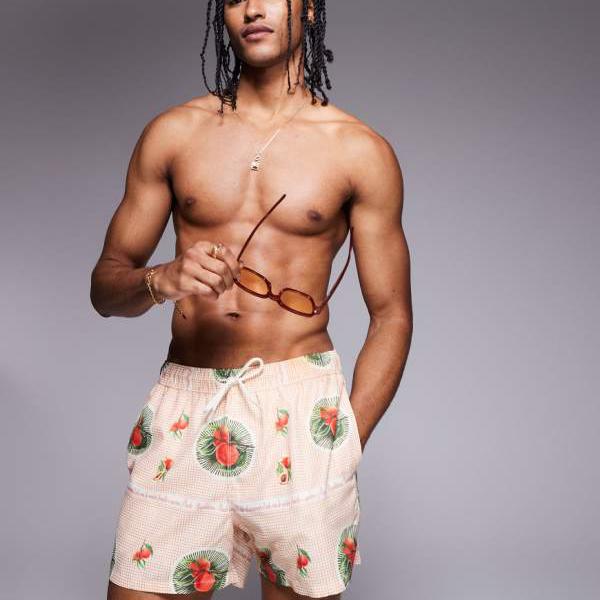 エイソス ASOS asos ASOS DESIGNのオレンジのフルーツ柄ショート丈コーデュロイ水着ショーツ 水着 メンズ 男性 インポートブランド 小さいサイズから大きいサイズまで