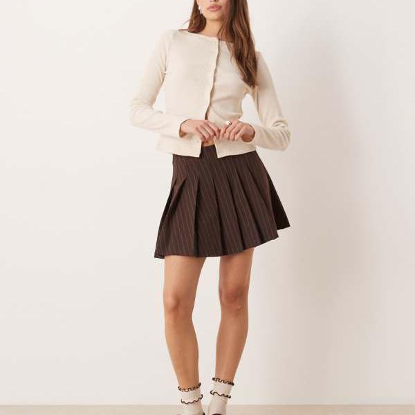 エイソス ASOS asos ASOS DESIGN チョコレートピンストライプのプリーツミニスカート スカート レディース 女性 インポートブランド 小さいサイズから大きいサイズまで