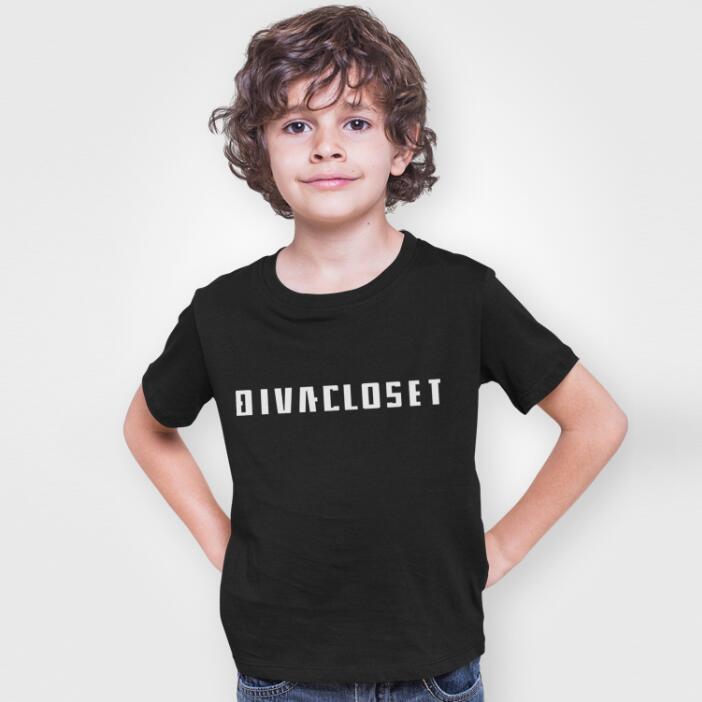 MORE FROM mens mens > BOTTOMS mens > BOTTOMS > 10分丈DIVA ORIGINAL セレクトショップDIVAセレクト商品です。ロックとファッションからインスパイアされたデザイン、 ディテールにもこだわりを追求した商品になっています。 デザイン性を重視した今年の一押しアイテム。 商品説明 SNS映えする フォトt フォトT フォトプリント プリント Tシャツ！ オリジナルデザインのプリントなので誰とも被らないブラック・ホワイトの2カラー。 綿素材からできた伸縮性のあるTシャツです。 コーディネート次第で全体の雰囲気をオシャレにまとめてくれる一枚。 20代・30代・40代の幅広い層で大きいサイズまで取り扱っています。 SNS映えするフォトTシャツとコーディネートしてもいいですね！ #ootd#outfitにぴったりのフォトTシャツです！ ※サイズに ついてご不安な場合はスタッフまでお問い合わせ下さ いませ。 Details コットン100％　5.3oz ・天竺　コーマ糸使用 返品/交換 ※返品交換は商品到着頃5日以内に弊社までお送り頂いた商品のみ可・\ ご返送の際はお客様負担ですが、交換の際の送料は弊社負担となります。 発注後のキャンセル・変更の場合はキャンセル料金がかかりますのでご了承下さいませ。 &nbsp; ジャージ・f材パンツ グラフィック オシャレ 最新トレンド フェザーフェス スポーツ セレクトショップ diva サイズ 大きいサイズ インポート ASOS メンズ ダメージ レディース asos xs s m l xl xxl xxxl xxxxl 5l 4l ノースリ 長袖 半袖 Tシャツ ロンT パーカー