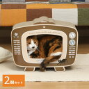 レトロポップなデザインがかわいいテレビモチーフの猫の爪とぎ2個セットです。 表裏で色が違うリバーシブルタイプです。イラスト部分以外は段ボールの爪とぎなので、心おきなく爪とぎを楽しんでもらえます。猫心をくすぐるサイズのトンネルになっているので、内で丸まったり、通り抜けたりして遊べます。サイズ（1個当たり/約）：幅44×奥行23×高さ34cm内寸/幅34×高さ19cm出入り部分/幅23×高さ16cm梱包サイズ：445×360×500mm　約1.3kg　1個口素材：紙注意事項・画面上のカラーはブラウザや設定により、実物とは若干異なる場合がございます。あらかじめご了承の上ご注文ください。・猫さんやお客様都合による返品・交換は承れません。・バラ売りは承れません。猫用爪とぎ一覧はこちら入荷予定日：約1週間支払方法：銀行振込　クレジットカード日時指定：時間指定可