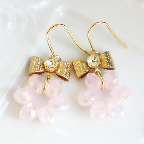 【SALE】ピンクガラスループとラメリボンピアス/イヤリング【日本製】