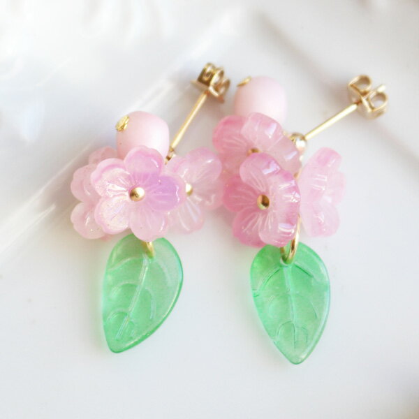 桃の花グリーンリーフピアス/イヤリング【日本製】