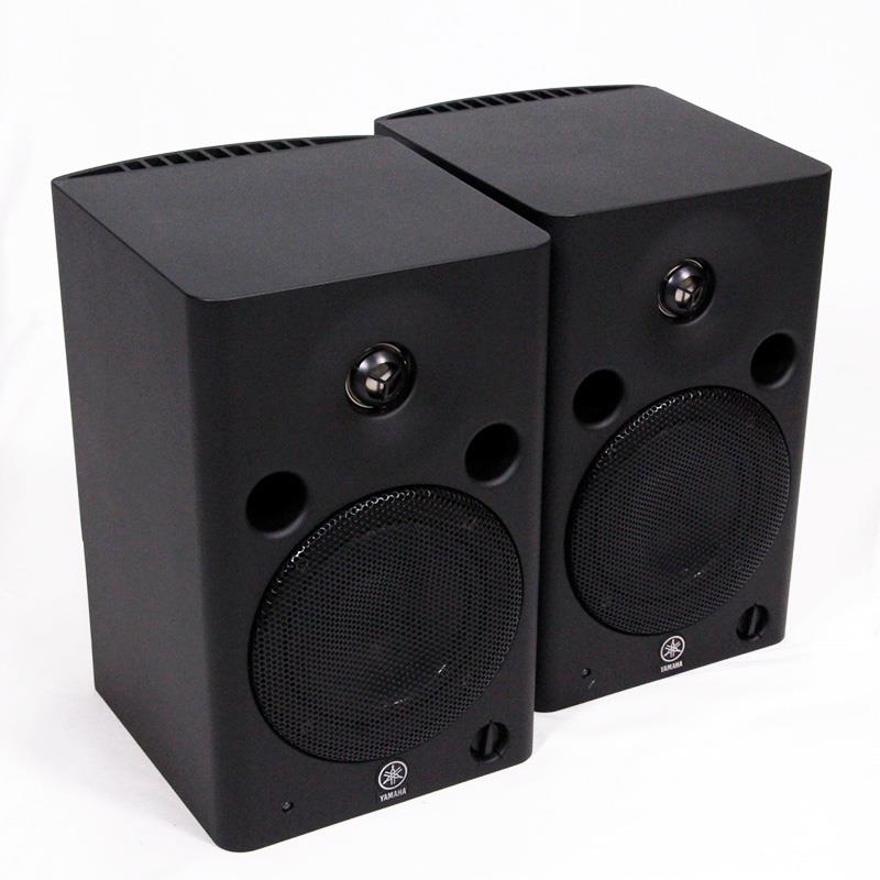 楽器種別：ユーズドYAMAHA/ユーズド 商品一覧＞＞レコーディング【15，000円〜30，000円】 商品一覧＞＞モニタースピーカー/モニタースピーカー/YAMAHA 商品一覧＞＞1998年開店 渋谷発・国内最大級DJ機器専門店です！YAMAHA USED 中古 MSP5 Studio (ペア)(ヤマハ)(モニタースピーカー)(5インチ) レコーディング モニタースピーカー商品説明■商品の状態：使用感あり・擦傷や打痕があります。■付属品・電源ケーブル　2個■保証期間：店頭保障1ケ月-----【製品の特長】●バイアンプ構成のプログレード2ウェイレコーディングモニター・2ウェイバスレフ型バイアンプニアフィールドモニター・5インチコーンウーファー + 1インチチタンドームツイーター・50Hz-40kHz (-10dB)のフラットレスポンス・67Wダイナミックパワー・XLR、フォーン入力端子を併装・31ポイントレベルコントローラー・HIGH TRIM、LOW TRIMを搭載、防磁設計【製品の仕様】●形式：バイアンプ2WAY パワードスピーカー●再生周波数帯域（-10dB）：50Hz - 40kHz●コンポーネント・LF：5 コーン・HF：1 チタンドーム●クロスオーバー周波数：2.5kHz（LF: 24dB/oct， HF: 24dB/oct）●定格出力ダイナミック：67W（LF: 40W[THD=0.02%， RL=4Ω]， HF: 27W[THD=0.02%， RL=6Ω]）●最大出力音圧（実測値， 1m）：101dB●入出力コネクター：XLR3-31（balanced， 感度: +4dBu＠Center Click， -6dBu＠Max， 10kΩ）， Phone（unbalanced， 感度: -10dBu＠Center Click， -20dBu＠Max， 10kΩ）●インジケーター：Power ON（Green LED）， Clip（Red LED）●その他：レベルコントロール: 31 Positions Detent type VR（Min = - ∞Attenuation）， トーンコントロール: HIGH TRIM（+1.5/0/-1.5dB at 15kHz）， LOW TRIM（+1.5/0/-1.5/-3dB at 60Hz）●電源電圧：100V， 50/60Hz●消費電力：60W●防磁仕様：Yes●吊金具用ポイント：M5（Depth 10mm） x2●寸法・幅：179mm・高さ：279mm・奥行き：208mm●質量：7.9kgイケベカテゴリ_レコーディング_モニタースピーカー_モニタースピーカー_YAMAHA_ユーズド SW_YAMAHA_ユーズド JAN:2500130857119 登録日:2026/03/22 モニタースピーカー スタジオモニター ヤマハ やまは