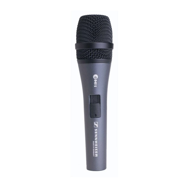 楽器種別：新品SENNHEISER/新品 商品一覧＞＞レコーディング【5，000円〜20，000円】 商品一覧＞＞マイク/ダイナミックマイク/SENNHEISER 商品一覧＞＞1998年開店 渋谷発・国内最大級DJ機器専門店です！SENNHEISER e845s (e 845-S)(スイッチ付き)(ダイナミックマイク)(超単一指向性・スーパーカーディオイド)(ゼンハイザー)(国内正規品・2年保証) レコーディング マイク商品説明製品概要e 845-Sは、e 845の特長をそのままに、サイレントオン／オフスイッチを搭載したモデルです。スーパーカーディオイド型の指向性により周囲のノイズを抑制し、ボーカルやスピーチを明瞭に再現します。高周波数帯域の再現力と安定した音質により、会議やプレゼンテーションからステージまで幅広いシーンに適しています。堅牢なメタルハウジングで高い耐久性を備え、日常使用から本格的なパフォーマンスまで安心して利用できます。特徴・スピーチやボーカルに最適なスーパーカーディオイド型ダイナミックマイクロホン・高周波数帯域を拡張し、明瞭で豊かなサウンドを再現・距離や角度に左右されない安定した音質・サイレントオン／オフスイッチ搭載・高音圧レベルに対応・ハンドリングノイズを抑制・ハムバッキングコイル搭載・優れたハウリング抑制力・堅牢なメタルハウジングイケベカテゴリ_レコーディング_マイク_ダイナミックマイク_SENNHEISER_新品 SW_SENNHEISER_新品 JAN:4006087045169 登録日:2009/09/29 マイク ダイナミックマイク ゼンハイザー