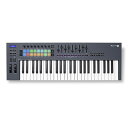 楽器種別：新品MIDIコントローラー/NOVATION 商品一覧＞＞MIDIコントローラー【20，000円〜40，000円】 商品一覧＞＞1998年開店 渋谷発・国内最大級DJ機器専門店です！NOVATION FL KEY49 DTM MIDI関連機器商品説明FLkeyは、FL Studioで音楽を作るための優れたMIDIキーボードです。FL Studioのステップシーケンサー、チャンネルラック、ミキサー、そしてクリエイティブなコントロールを備えたFLkeyは、より自由な演奏性をもたらし、クリエイターの制作環境をサポートします。■FLStudioでの作曲をさらに楽しむためにバースにふさわしいコードを探したり、ベースラインに適した音を探したりするのは難しいものです。FLkeyのスケールモードとコードモードを使えば、メロディーを簡単に構成して、あなたの曲を素晴らしいものにすることができます。スケールモードでは、常に正しい音程で演奏することができ、スムーズな楽曲の流れを生み出します。便利なコード入力は、あなたのクリエイティブなイメージを広げてくれるでしょう。FLkeyのツールを組み合わせることで、クリエイターの想像力を刺激し、今まで思いつかなかったアイデアを見つけることができます。■特徴・FL Studioとのシームレスな統合直感的な操作で簡単に音楽制作ができます。・ボリュームとパンのコントロール8つのポットでFLstudioミキサーのボリュームとパンを調整、FLKEY49/61ではさらに9つのフェーダーを搭載している為、より直感的で正確なオートメーションの記録も可能にしています。・ステップシーケンサーFL Studioのステップシーケンサーを制御して、リズムを簡単にプログラムできます。・チャンネルラックの演奏性FLkeyのパッドを使用してチャンネルラックを直接演奏できます。・スケールモードスケールを設定し、常に正しいノートを入力することができます。・インストゥルメントコントロールFPC、SliceX、Fruity Slicerをパッドでトリガーすることで、より表現力豊かなビートやメロディーを作ることができます。・プラグインコントロールFLkeyの8つのポットでImage Lineプラグインをコントロールし、自然なオートメーションを記録することができます。・プリセットブラウジングImage LineプラグインのプリセットをFLkeyから直接ブラウズすることができます。・フィックスドコードモード設定したコードを1本の指で演奏できます。・ユーザーコードモード16種類のカスタムコードを割り当て、指1本で演奏できます。コード進行を保存しておけば、曲作りや演奏が素早くできます。・スケールコードモード8種類のスケールからなる32種類のコードを、パッドから直接演奏できます。・直接演奏できます（FLkey 37、49、61のみ）。カスタムモードパッドやポットにカスタムコントロールを割り当て、ユーザーの音楽制作のワークフローに合わせたコントロールが可能です。■仕様・ベロシティ対応49標準鍵盤・外形寸法 : 258mm H， 789mm W， 77mm D※最新の動作環境はメーカーサイトにてご確認の上、お求めください。イケベカテゴリ_DTM_MIDIコントローラー_NOVATION_新品 JAN:0815301001621 登録日:2023/07/19 MIDIコントローラー