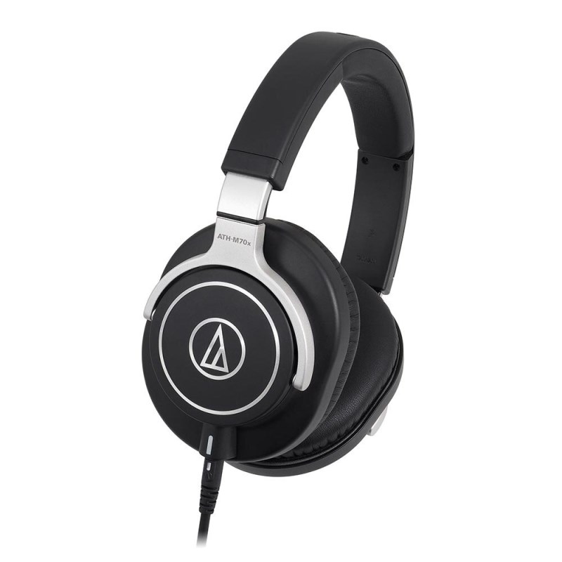 楽器種別：新品レコーディング用モニターヘッドフォン/audio-technica 商品一覧＞＞レコーディング用モニターヘッドフォン【25，000円〜55，000円】 商品一覧＞＞1998年開店 渋谷発・国内最大級DJ機器専門店です！audio-technica ATH-M70x レコーディング ヘッドフォン・イヤフォン商品説明エンジニアに捧ぐMシリーズフラッグシップモデル超高解像度再生でレコーディングやミキシングに最適● 大口径の強磁力φ45mmCCAWボイスコイルドライバーにより定位感に優れた超高解像度再生を実現。● 遮音性を高める楕円形状のイヤカップを採用し長時間使用でも快適なモニタリング。● 新設計イヤパッド、ヘッドパッドで高耐久性と快適な装着感を両立。● ハウジング、アーム、スライダーには不要な振動を抑制する堅牢なアルミニウムを採用。● 着脱可能なコード（バヨネット式ロック機構）、イヤパッド、ヘッドパッドでメンテナンスが容易。● 利用シーンに合わせて選べる3本の着脱コードを付属。(1.2mカールコード、3mストレートコード、1.2mストレートコード)● ヘッドホンとコードの収納に便利なハードケースとポーチを付属。● スタジオレコーディングやミキシングに最適。モニターヘッドホンならではの広帯域でフラットな特性で解像度の高いモニタリングを実現。型式 ：密閉ダイナミック型ドライバー ：φ45mm、CCAWボイスコイル出力音圧レベル ：97dB/mW再生周波数帯域 ：5〜40，000Hz最大入力 ：2，000mWインピーダンス ：35Ω質量(コード除く) ：280gプラグ ：φ6.3/φ3.5mmミニ 金メッキステレオ2ウェイコード ：OFCリッツ線1.2mカールコード(伸長時約3m)　　　　OFCリッツ線3mストレートコード　　　　OFCリッツ線1.2mストレートコードイケベカテゴリ_レコーディング＆PA機器_レコーディング用モニターヘッドフォン_audio-technica_新品 JAN:4961310125462 登録日:2015/01/23 ヘッドフォン ヘッドホン モニターヘッドホン モニターヘッドフォン オーディオテクニカ