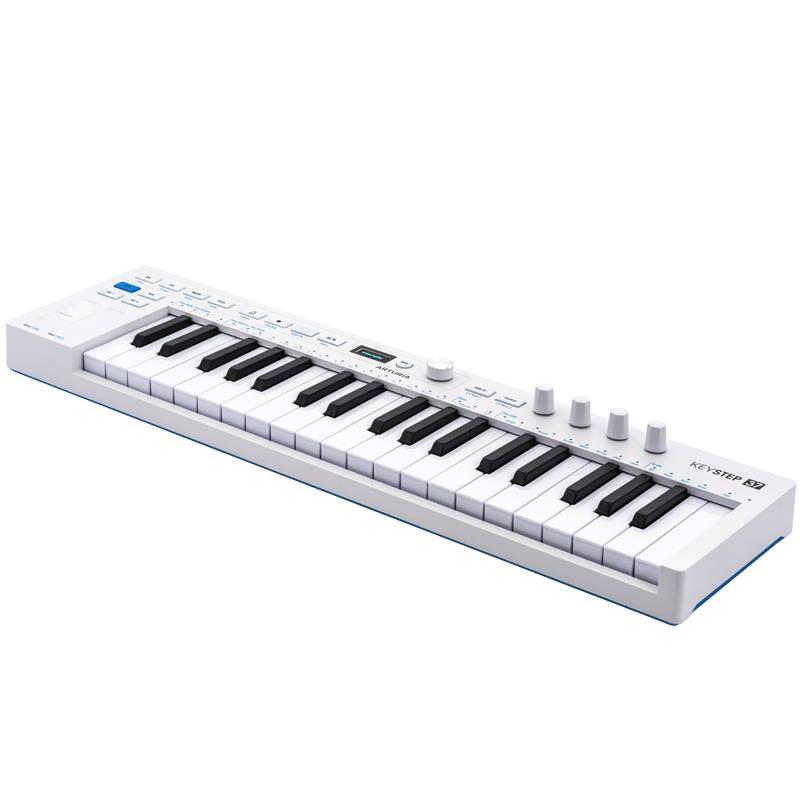 楽器種別：新品Arturia/新品 商品一覧＞＞DTM【15，000円〜40，000円】 商品一覧＞＞MIDI関連機器/MIDIキーボード/Arturia 商品一覧＞＞1998年開店 渋谷発・国内最大級DJ機器専門店です！Arturia KeyStep 37 mk2 (アートリア)(キーステップ)(MK2)(37鍵盤)(MIDIコントローラー) DTM MIDI関連機器商品説明Universal Sequencing Controller大人気のKeyStep Mk2に37鍵盤が登場！KeyStep 37 mk2は、高い演奏性と高度なシーケンス機能、幅広い接続性を備えた多機能コントローラー兼シーケンサーです 。モジュラー環境やDAWでのワークフローに自然にフィットし、新たなアイディアをもたらします 。●高い演奏性: ベロシティおよびアフタータッチ対応の37鍵スリム鍵盤を搭載 。●アイディア・マシン: ポリフォニック・ステップシーケンサー、16モード・アルペジエーター、パターンチェイン、Mutate機能を搭載 。●直感的な操作: 4つの専用エンコーダーで各パラメーターを操作でき、メニュー操作を最小限に抑えます 。●高度な接続性: USB-C MIDI、MIDI DIN、Sync I/Oに加え、4系統のCV出力（Pitch， Gate， Mod 1， 新搭載のMod 2）を装備 。◆主な特徴・ポリフォニック・ステップシーケンサー: 1ステップあたり最大8ボイス、リアルタイム/ステップ入力対応 。・Mutateボタン: ワンタッチでフレーズに変化や生成を加え、予測不可能なアイディアを生み出します 。・Chord & Scale モード: 1本の指でのコード発音や、鍵盤へのスケールアサインが可能です 。・OLEDディスプレイ: 視認性の高い画面とデータノブにより、設定へ素早くアクセスできます 。■仕様・付属品製品外形寸法/質量: 547 × 148 × 43 mm / 1.09 kg 個装箱寸法/質量: 596 × 178 × 78 mm / 1.6 kg 付属品: USBケーブル (C to A) バンドルソフト: Ableton Live Lite， Analog Lab Intro， Arturia Software Center， Midi Control Centerイケベカテゴリ_DTM_MIDI関連機器_MIDIキーボード_Arturia_新品 SW_Arturia_新品 JAN:3760033532424 登録日:2026/03/13 MIDIコントローラー アートリア アートゥリア