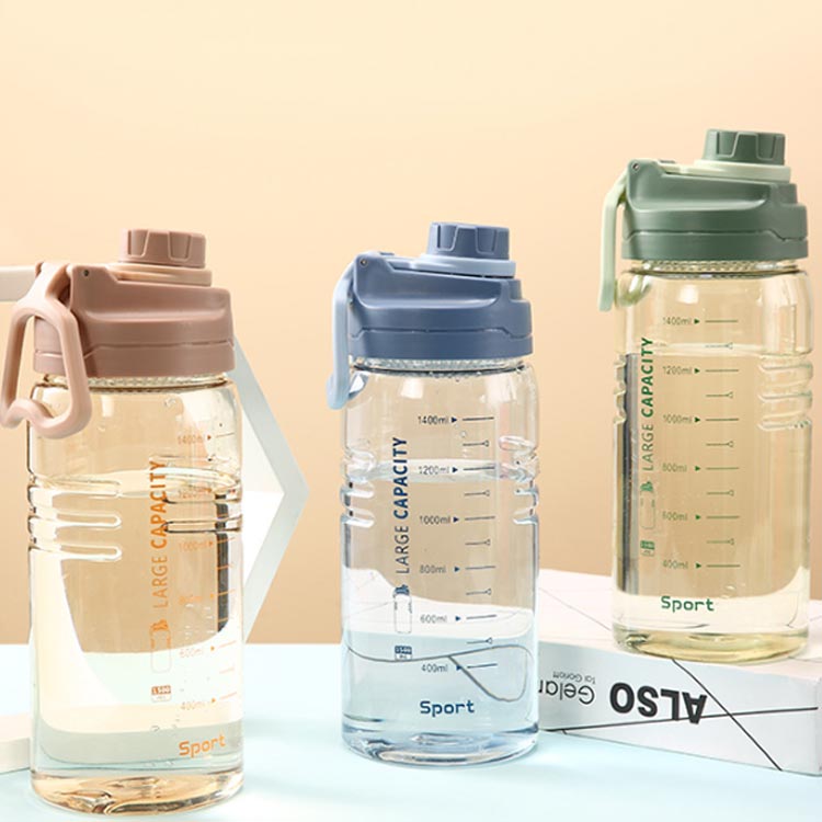 軽い スポーツボトル 直飲み 1500ml 大容量 ボトル フィルター付き プラスチック ...