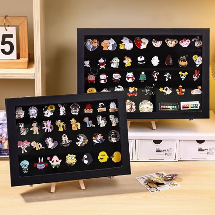 ピンバッジケース 透明窓 木製 ピンディスプレイケース ピン缶バッジ コレクションケース 収納ケース 大容量 ミリタリーバッジ メダルディスプレイケース ピンズフレーム ジュエリー 収納ボックス 防塵 保管ボックス 推し活グッズ 送料無料