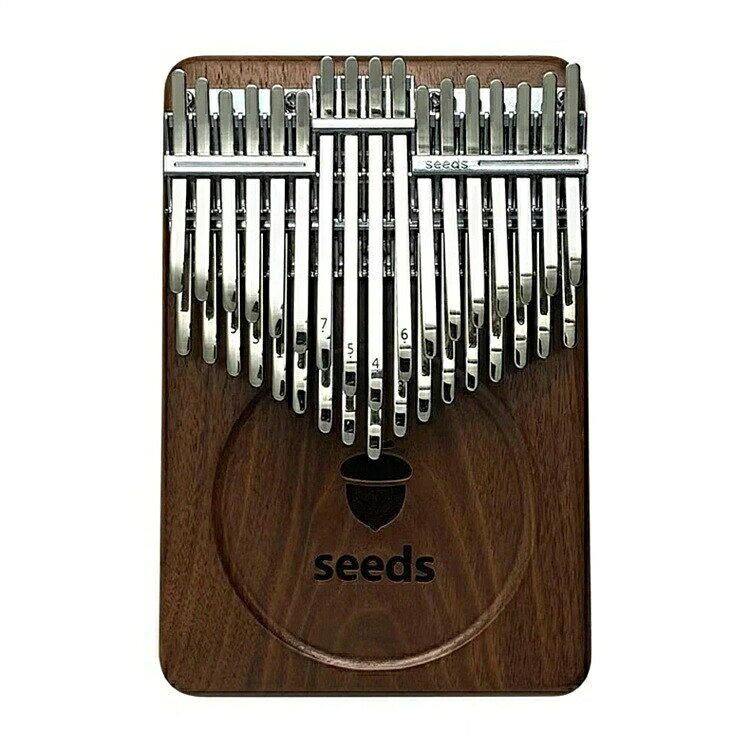 【商品について】 キー数：34keyskeys seedsは唯一の二段デザイン、PCT(Patent Cooperation Treaty)の国際特許を申し込みしてます。seedsは調音ハンマーで簡単に調音できます。これは伝統を破る最先端のデザインです。ペンチでチューニングする不器用な方法をあきらめました。 二段の34音の特別なデザインにより三つのカリンバが同時に演じることを感じることができます。上は半音階、ピアノブラックキーに似ているような機能でオクターブを演じることができます、音域が普通のカリンバより幅広くなります。 下のキーボードは標準のC調にマッチしています。また、通常17音の上に半音階を追加されたので、34音の2層カリバーは伝統的な17音と21音カリンバより音域が豊かにしています。 カリンバ自体ただ2.5センチの厚さがあって、大きさは通常の17音カリンバと同じです。カリンバの周りはよく磨かれていて、手持ちしやすい。 seeds社の従来の良質な設計と制作を続け、音質からも外観からも業界の最前線を歩み、最高のカリンバ制作工場の一つである。 メーカー側の意匠変更により、予告なく外観上のデザイン?カラー?仕様?製品包装等が変わる場合がございます。