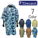 メーカー希望小売価格はメーカーカタログに基づいて掲載していますBRAND Decant / デキャント 全てのサーファーの為に作り出される「Decant」のサーフアクセサリーは、常に最先端のアイデアとデザイン、素材にこだわり製品を増やし続けてきました。それは技術者・デザイナー・ライダー達やユーザーの声をプロダクトにフィードバックさせ、「Made It Japan」の完成品を目指した結果です。今やほとんどのサーフアクセサリーをラインナップするサーフカンパニー ITEM ポンチョ INFO ■Product Info～■ マリンスポーツ/フィットネス/お着替え用やリラックスに便利！！プルオーバーポンチョは、サーフやボディボードをする際に濡れた体を拭きつつ着替える時にとっても便利なマイクロファイバーローブです。その他、寒いときに服の上から羽織ったり、お風呂上りやパジャマなどにも色々使えるスグレ物。 ・スッポリかぶれる大きなフード ・外側の2つのポケットは携帯電話や財布を収納するのに最適。 ・内側に隠しポケットが1つ付いているので水着や着替えを収納するのにとっても便利。 SIZE ・身丈/約110cm　身幅/約70cm MATERIAL ・ポリエステル80％ ナイロン20％