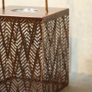 LEDソーラー ヘリンボーン 充電池1個プレゼント LEDソーラーランタン 充電式 コードレス 間接照明 おしゃれ かわいい かっこいい 影 太陽光 繰り返し インテリアライト アウトドア ベランピング グランピング キャンプ カメヤマキャンドル 自動点灯 室内 屋外通販格安セール情報 楽天 通販