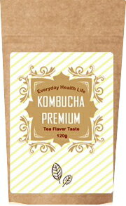 商品名 KOMBUCHA PREMIUM（コンブチャプレミアム） 商品特徴 人気のダイエット、コンブチャのダイエットドリンク。飲みやすいストレートティー味。 名称 キノコキトサン含有食品 内容量 120g 原材料名 難消化デキストリン、紅茶エキス、食用酵母(マンガン、亜鉛、銅、クロム、モリブデン、セレン含有)、キノコキトサン、キャンドルブッシュ末、ギムネマ抽出物、玄米麹末、乳酸菌(殺菌)(乳成分を含む)、デキストリン、野草発酵エキス(りんご・やまいもを含む) /トレハロース、香料、甘味料(アスパルテーム・L-フェニルアラニン化合物)、ビタミンC、ビタミンE、ナイアシン、パントテン酸Ca、ビタミンB2、ビタミンB1、ビタミンB6、ビタミンA、葉酸、ビタミンD、ビタミンB12 保存方法 高温多湿、直射日光を避け涼しい所に保存してください。 お召し上がり方 栄養補助食品として1日約5g(スプーン約2杯分)を目安に、約100ccの水またはお湯でよく混ぜてお召し上がりください。濃さはお好みで調節してください。 使用上の注意 ・キャンドルブッシュは一度に大量に摂取すると下痢になる可能性があります。一日摂取量を守ってください。・乾いたスプーンを用い、ご使用のたびにチャックをしっかりお閉めください。・体質に合わない方は、使用を中止してください。・食物アレルギーのある方は原材料名表示をご参照ください。・薬を服用している方、通院中の方、妊娠中・授乳中の方は担当医にご相談の上ご使用ください。※食生活は、主食、主菜、副菜を基本に、食事のバランスを。 栄養成分表示 ※1日摂取目安量(5g)あたりエネルギー：15.46kcal/たんぱく質：0.03g/脂質：0.01g/炭水化物：4.54g/食塩相当量：0.01g 製造国 日本 区分 日本製・健康食品 メーカー 株式会社グッドラックグローバル 広告文責 株式会社スパーク 0276-52-3731 【関連キーワード】コンブチャプレミアム KOMBUCHA PREMIUM コンブチャ ダイエット ドリンク 飲料 コンブチャダイエット 紅茶 酵母 発酵飲料 ダイエット飲料 ダイエットドリンク 紅茶キノコ グッズ おすすめ 人気 通販 販売【コンブチャプレミアム 120g】