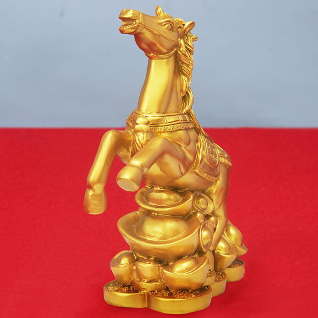 金運黄金縁起物 馬 開運インテリア 開運 金持神社 商売繁盛 一粒万倍日 祈願 宝くじ くじ運 金運 財運 黄金 置物 縁起物 幸運 開運馬 縁起置物 金運グッ...