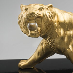 風水 千里之虎 開運インテリア 風水千里之虎 水晶 宝珠 開運 運気 繁栄 金運 金運上昇 守護神 吉祥 置物 床の間 玄関 伝統工芸 高岡銅器 金運グッズ 両...