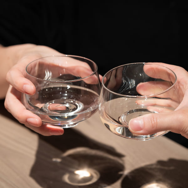 乐天商城 - 日本酒専用グラス しゅわんグラス×2個セット 酒器 SHUWAN シュワン グラス 日本酒専用酒器 酒碗 冷酒グラス 磁器 酒蔵 日本酒愛好家 酒蔵 醸造家 日本酒 フルーティ 専用酒器 日本製 国産 敬老の日 母の日 父の日 誕生日 バースデー プレゼント ギフト 贈り物 お祝い 贈答品