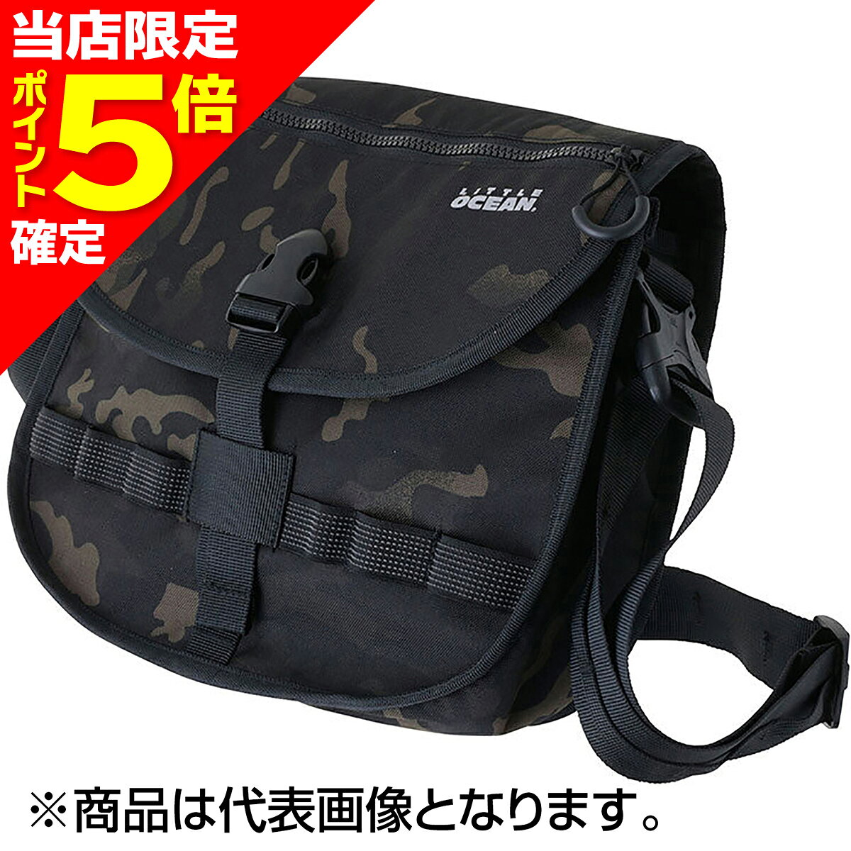 ・エギのケースが2個ちょうど入る使い勝手のよいベストサイズです。・フラップの裏にはエギ収納カラビナ用のモールをデザイン。下部のエラスティックバンドに挟めばしっかり固定できます。・ショルダーベルトはとり外して背面のスリットに通せば、ウエストにも装着できます。★仕様・規格・寸法★サイズ：W30 x H26 x D7.5cm材質：ポリエステル