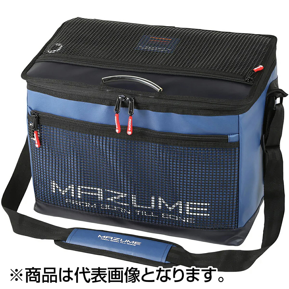 大容量のソフトクーラーバッグ持ちやすいハンドルデザインに豊富なカラーバリエーション!!折り畳み可能で使わないときはコンパクトに収納可能。四面発砲パネル入りで衝撃に強く、ルアーケースはもちろん、遠征時には絶対に壊れて欲しくないリールの収納バッグとしても使えます。MEIHO3010が20個収納可能です。意外に便利なフタのメッシュポケットは袋のままの仕掛けやプライヤー、フィッシュグリップの収納場所に最適です。フタを楽に開閉できる取っ手付き。防滴仕様なので保冷剤を入れればお弁当、飲み物、釣果も安心して保冷でき、夏場の沖堤防、オフショアに、キャンプ場の釣り堀など、様々なシーンで使えるバックです。また、フタ裏のメッシュポケットには大型の保冷剤を入れる事ができ、中の物をしっかり冷やす事ができます。中の仕切り板は取り外し可能なので、用途に応じてスペースを調整できます。ショルダーベルト付きで移動時は両手がフリーになります。ハンドルは内部に緩衝材を巻いているため、手が痛くなりにくいです。★仕様・規格・寸法★容量30?、500mlペットボトル約15本収納可能