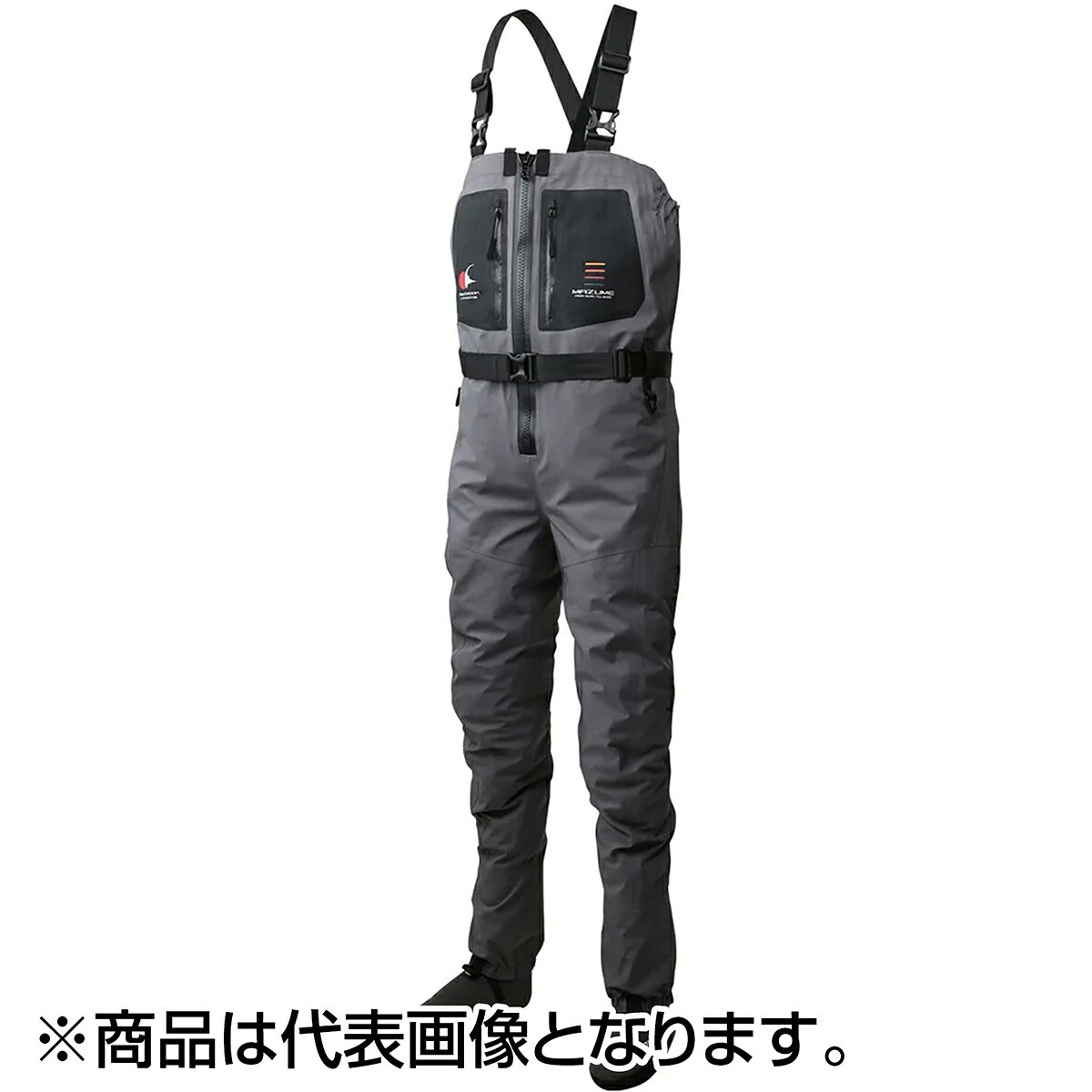 4レイヤー防水透湿素材“RAY-TEX”、YKK社のアクアシール防水ファスナー、最新の立体裁断を取り入れた、mazumeのハイエンドモデル!!生地、ファスナー、シームテープ、すべて国産素材。最高クラスの品質と性能！機動力を優先するならストッキングウェーダーが絶対おすすめです！ストレッチ性に優れたネオプレーンストッキングは足にぴったりフィットし、長時間のウェーディングでも疲れにくく、快適な動きをサポートします。ブーツフットウェーダーと比べて、足首の可動域が広く、より軽快な動きが可能なため、ターゲットに最短距離で接近できるのも大きな利点です。フロントは完全フルオープン仕様により、ウェーダーを着たまま内部の熱気を一気に放出でき、透湿性能を超えた結露の発生も防ぎます。着衣の整えや小用時も手間なく対応可能です。立体裁断に合わせ、シルエットもよりスリムになったことで、足さばきが良く、流れの中でも水の抵抗を受けにくいデザインを実現しました。4レイヤーの国産生地は耐久性が向上するとともに透湿性にも優れており、夏場でもベタつきを抑えて快適に釣りに集中できます。履き口をワイドにすることで、体格の良い方でも履きやすくなりました。透湿素材はPVCに比べ耐久性はやや劣りますが、快適さを優先することで多くのメリットが得られます。水中に立ち込み、水の感触を全身で感じる。流れや底質、水温を直接読み取り、魚との駆け引きを楽しむ。ストレスの少ないハイエンドモデルだからこそ、これが可能になります。足元はストレッチネオプレーン採用のソックスタイプ。ウェーディングシューズと組み合わせ可能です。★仕様・規格・寸法★両サイドのポケットはiPhone Pro MAXが入る大きさです。止水ファスナーを使用しています。バックルは軽量で、左右で逆に付きジョイントできるので、ウェーダーを下げたい時に便利です。開けることで熱気を一気に放出でき、小用の際にも便利なアクアシールファスナーを使用。サイドはシャーリング加工を施しているので、キャストの際に生地が邪魔になりません。水の抵抗を減らすスリムシルエット。 それでいて立体裁断で膝を曲げやすくしています。ソックスタイプです。※写真はMZST-918ウェーディングシューズ内に小石が入らないようにする、 ネオプレーンのグラベルガード付きです。