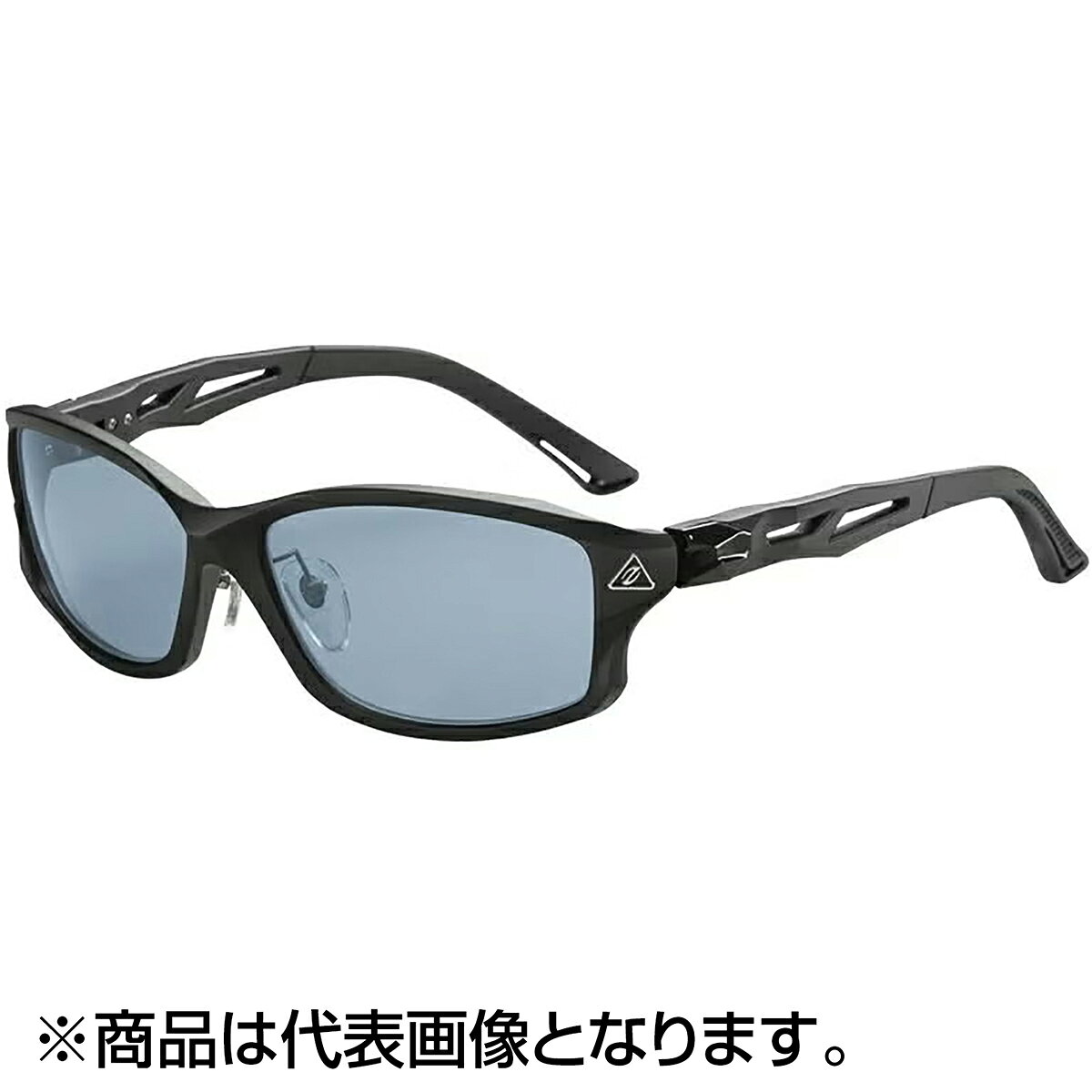 βチタン製バネヒンジを搭載し、従来の6カーブレンズ採用モデルに比べ、よりフェイスラインに沿うようなフォルムへ。 ブリッジ先端からの流れるような曲線、そして全体のシャープなイメージを崩すことなくアレンジされた大きなレンズ。レンズ天地幅 39mmのビッグシェイプが、遮光性と広い視界を確保。サイドに埋め込まれたトライアングルのチタンパーツをアクセントに、金属の輝きと大胆なクリアランスが抑揚のあるダイナミックな造形を描く。★仕様・規格・寸法★FRAME COLOR：マットブラックFRAME MATERIAL：ナイロンFRAME SIZE：59□16-144(62×41)LENS COLOR：マスターブルーLENS MATERIAL：TALEX（タレックス）CR-39偏光レンズLENS COAT：ハードマルチコートLENS CURVE：6カーブ