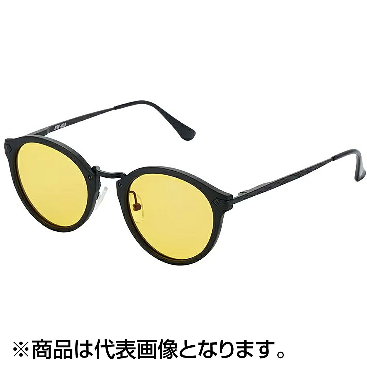 女性や小顔な方にも掛けやすい、小ぶりなラウンドシェイプのユニセックスモデル。クリアな透明感とニュアンスのある色味に調えた、軽やかな樹脂製フロント。ブリッジやテンプルの金属フレームにあしらわれたレリーフ模様が程良いアクセントに。バネヒンジの柔軟な着用感と軽さ、カジュアルなデザインでアウトドアから普段使いまで。【ナイトグラス】・可視光線透過率：83%・99.9%以上UVカット・レンズ両面に反射防止コート・ブルーライト/ HEV(380nm〜500nm)を76%ブロック●夜間や悪天候時の運転に視界の明るさを損なわずに、コントラストを強調して視認性を向上。白線や路面の起伏が見やすくなり、対向車からのヘッドライトなどの光源の眩しさを軽減。濃霧や吹雪でのホワイトアウト、悪天候でのドライブにもお勧めです。●夜の釣りに夜は日中に比べて周囲の状況や、自分が投げた釣り針もよく見えません。不意にルアーなどが飛来するアクシデントから、大切な眼を保護。波間のチラつきなどによる目の疲れを和らげます。★仕様・規格・寸法★FRAME COLOR：マットブラックFRAME MATERIAL：ナイロン&メタルSIZE：MediumLENS COLOR：YELLOWLENS MATERIAL：ナイトグラスLENS COAT：反射防止ARコートLENS CURVE：6カーブ