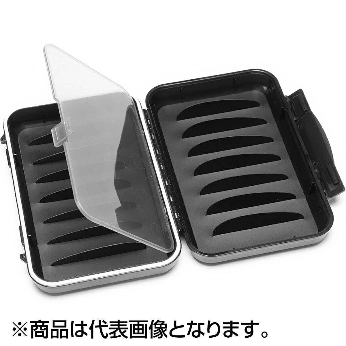 50〜70mmのシングルフックを装着した小〜中型ミノー16本を収納できるルアーケースです。底部に内蔵された32個の強力なネオジウムマグネットがミノーを保持します。ミノーひとつひとつが仕切りで仕切られ、上下の絡みを防ぐためフリップが装備されています。トリプルフックのミノーも収納できる汎用性の高いルアーケースです。●シングルフック装着の小〜中型ミノーの収納に最適なルアーケース●50 70 クラスのシングルフック装着ミノーを 16 本収納可能●ケース底部に 32 個のネオジムマグネットを内蔵、強力な磁力でフックを固定●セパレートフィンがミノー同士の干渉を防止★仕様・規格・寸法★Dimension incl.package (W×H×D):185×42×108(mm)Weight:-gWeight incl.package:-g