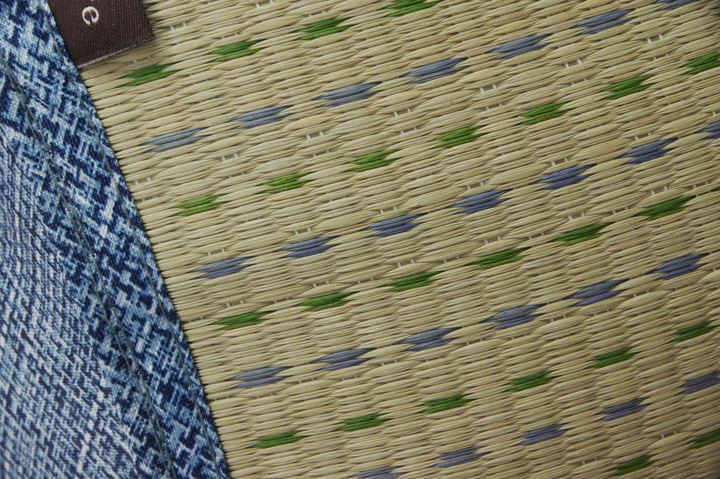 【メーカー直送】イケヒコ クッション くつろぎ い草 抗菌防臭 シンプル 小林製薬コバガード使用 約40×30×20cm ブルー|1120700042201 [3]