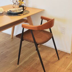 AZUMAYA(東谷) ダイニングチェア 木製背もたれ 木製アーム 天然木 ビーチ ソフトレザー座面 スチール脚 座面高約44cm｜TEC-63