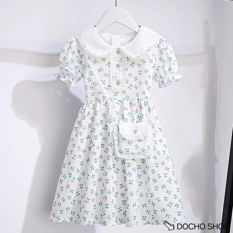 可愛いミニポシェット付きワンピースと同じ柄のお揃いポシェットがセットになった「子供 女の子 夏」の決定版。お気に入りのハンカチや小さなおもちゃを入れて持ち運べるので、お子様の自立心を育みながらお出かけを楽しめます。これ一着でトータルコーディネートが完成する、利便性の高さも魅力です。 可憐なチェリー柄デザインお洒落なチェリー柄を全面にあしらった、清楚で可愛い「キッズ ワンピース 夏」の登場です。ふんわりとしたパフスリーブと丸襟の繊細なレースが、女の子らしさを一層引き立てます。涼しげで清潔感のあるデザインは、夏のお出かけをより一層華やかに演出してくれる一着です。 ギフトや特別な日の装いに普段着としてはもちろん、誕生日会や発表会、帰省時のフォーマルな場面にも適な「入園式 ワンピース」仕様です。で愛らしいデザインは、娘さんやお孫さんへの「誕生日プレゼント」としても大変喜ばれます。姉妹やお友達とのお揃いコーデで、素敵な夏の思い出を彩りましょう。 メーカー希望小売価格はメーカーサイトに基づいて掲載しています