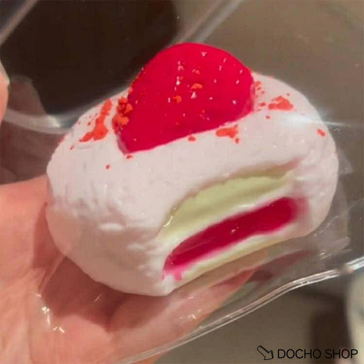 DOCHOSHOP楽天市場店の2個セットスクイーズ イチゴ いちご 大福 ぷにぷに とろふわ スクイーズ 握る ストレス解消 発散 癒し グッズ 大人 子供 おもちゃ ジャンボ｜アングル3