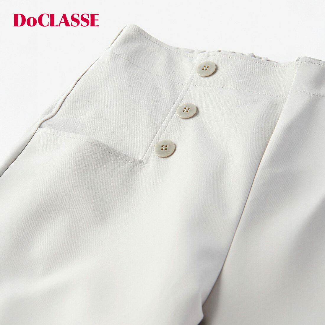 セール20%OFF 【ドゥクラッセ】 パンツ □美脚ストレッチ ・ ボタンデザインテーパード レディース ( 7～15 ) おしゃれ きれいめ 30代 40代 50代 大人、輝く服 【DoCLASSE】